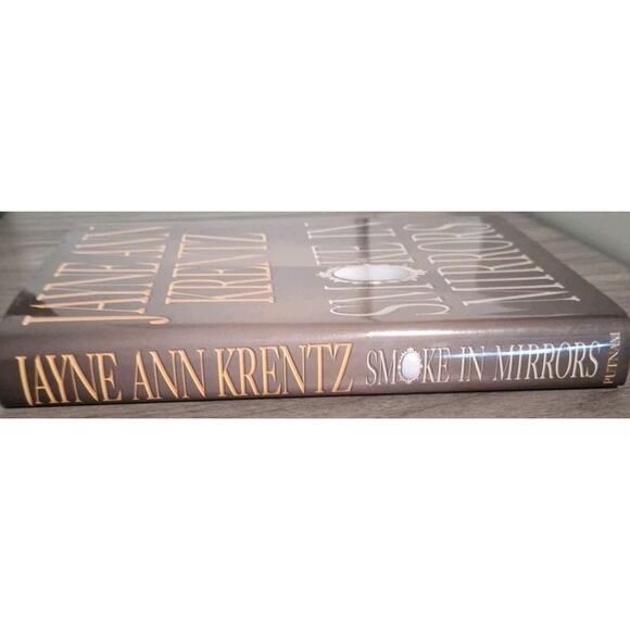 Smoke in Mirrors by Jayne Ann Krentz (2002, Hardcover) – EUC – ISBN: 0399147926 - Picture 3 of 6